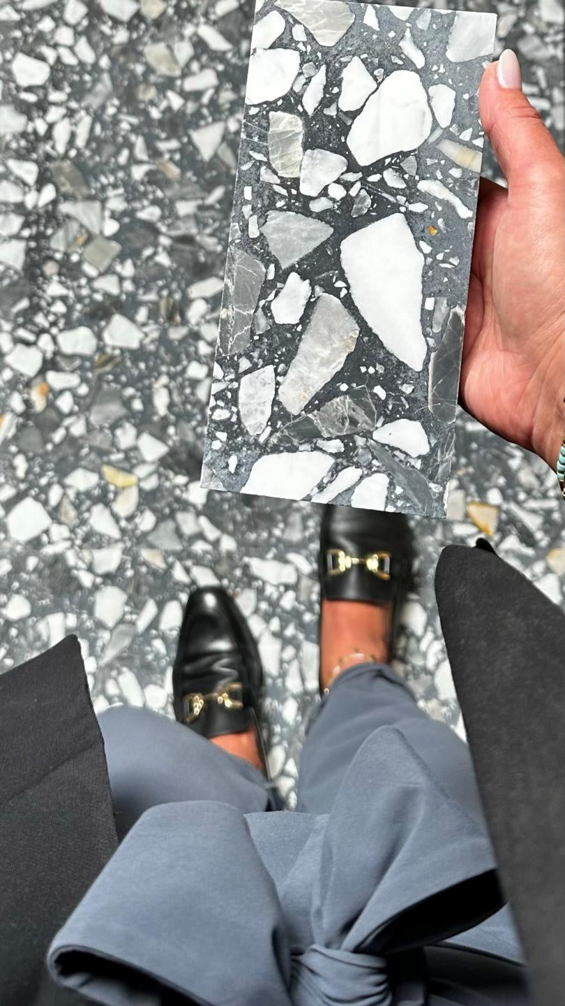 De Tegel BV Terrazzo Collezione Sassi Primitivo 60x60x2 cm, afname per tegel van 0,36 m²