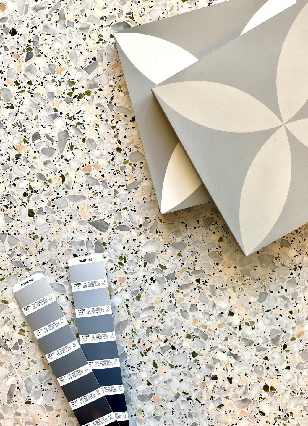 De Tegel BV Terrazzo Collezione Sassi Siracusa 60x60x2 cm, afname per tegel van 0,36 m²