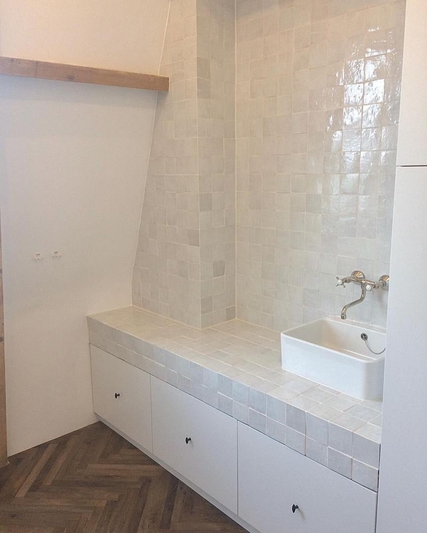 De Tegel BV Zellige Alhambra nr 06 Blanc Casse 10x10 cm, afname per doos van 1 m²